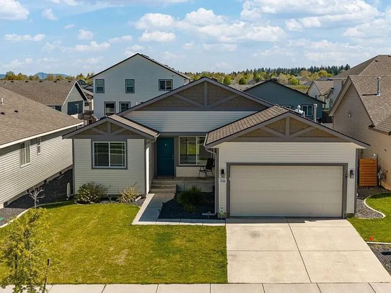 1526 N Minam Loop — Photo 2