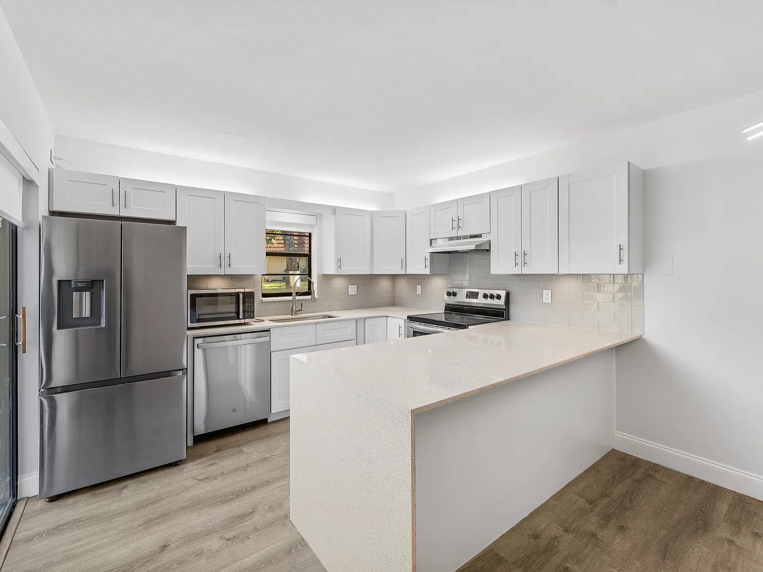 2 bed, 1328 sqft, $2,800 — Photo 2