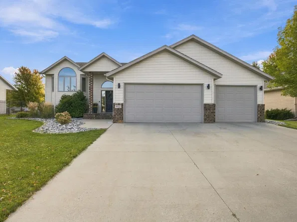 4822 43rd St S, Fargo, ND 58104