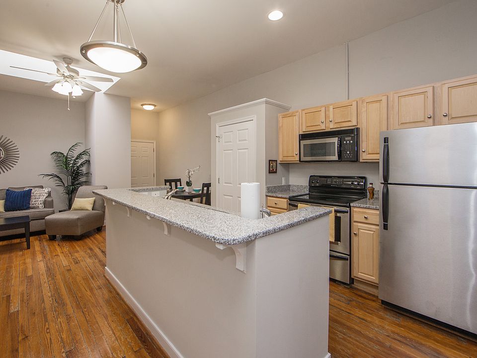 1st image of 711 W Broad St #303