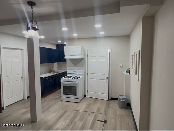 3rd image of 119 Spring St