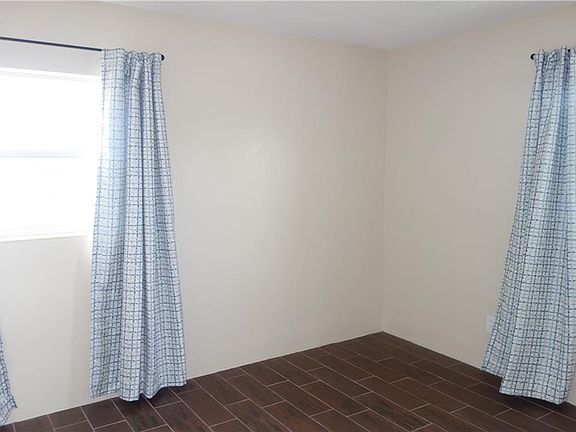 5th image of 2720 Sunshine Dr N