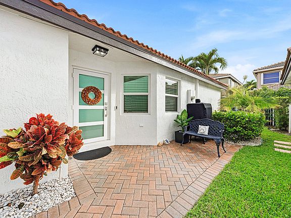 3rd image of 4052 Crescent Creek Place