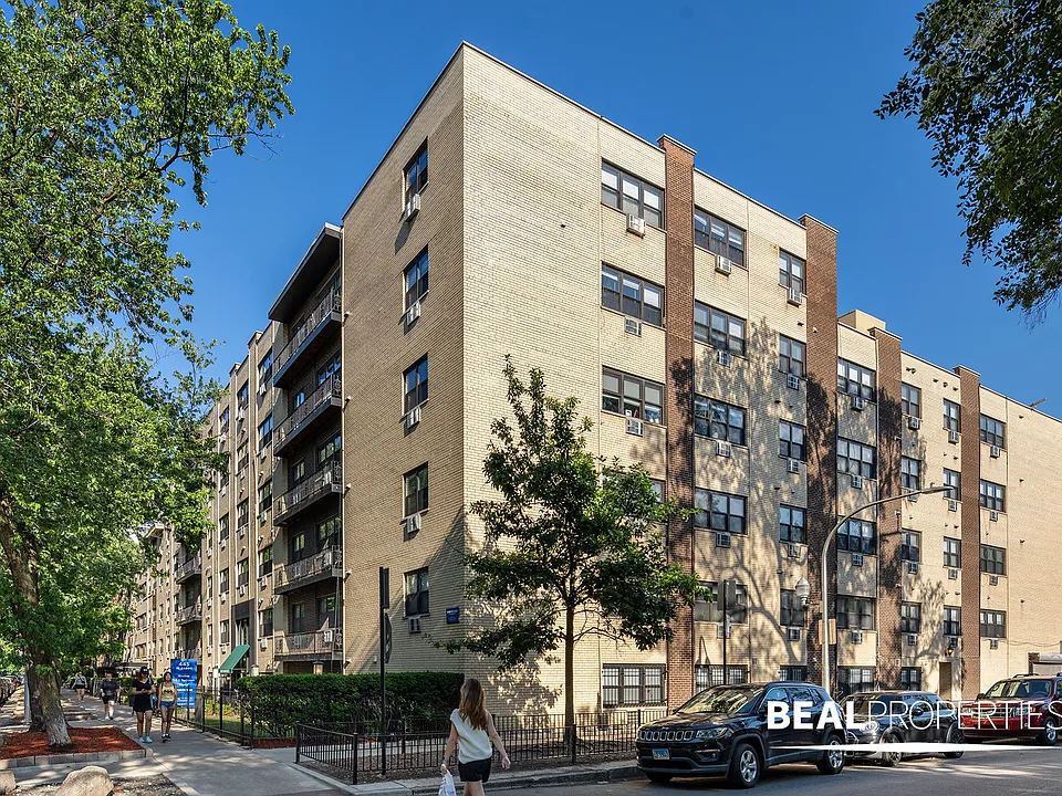 445 W Barry