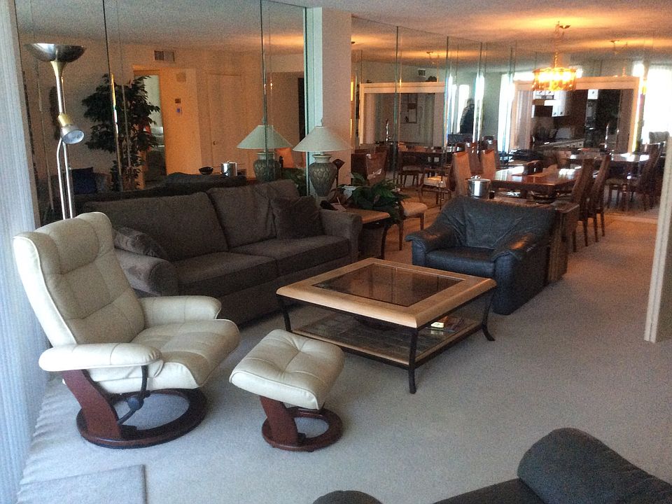 Living Room facing Gulf