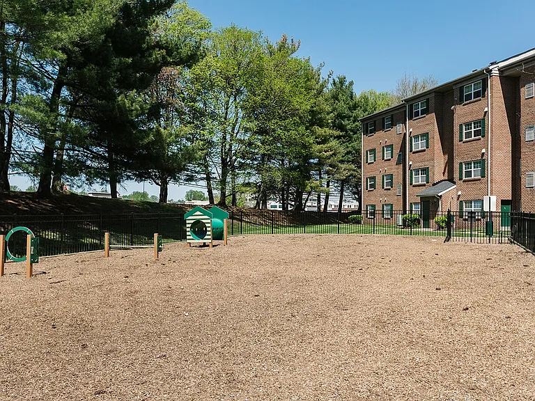 Crofton Village Apartments — Photo 22