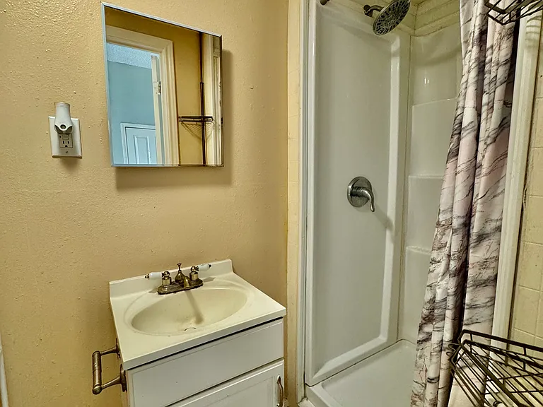 1710 Donaldson Ave #5 — Photo 4