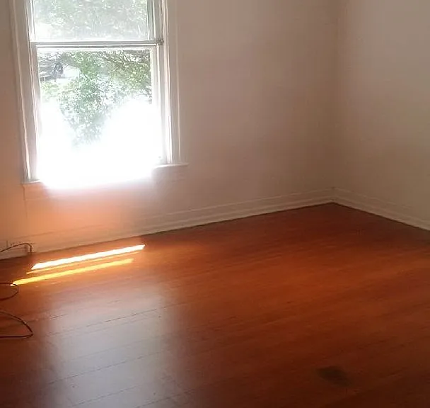 611 E University St — Photo 7