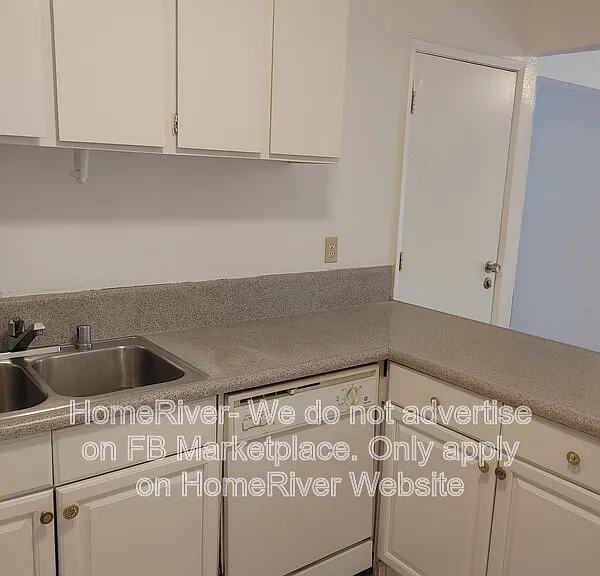 2738 Mendonca Dr — Photo 2