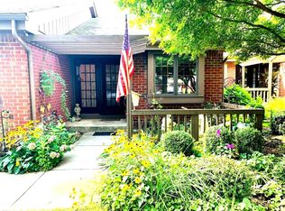 1335 Suncrest Dr NE, Grand Rapids, MI 49525