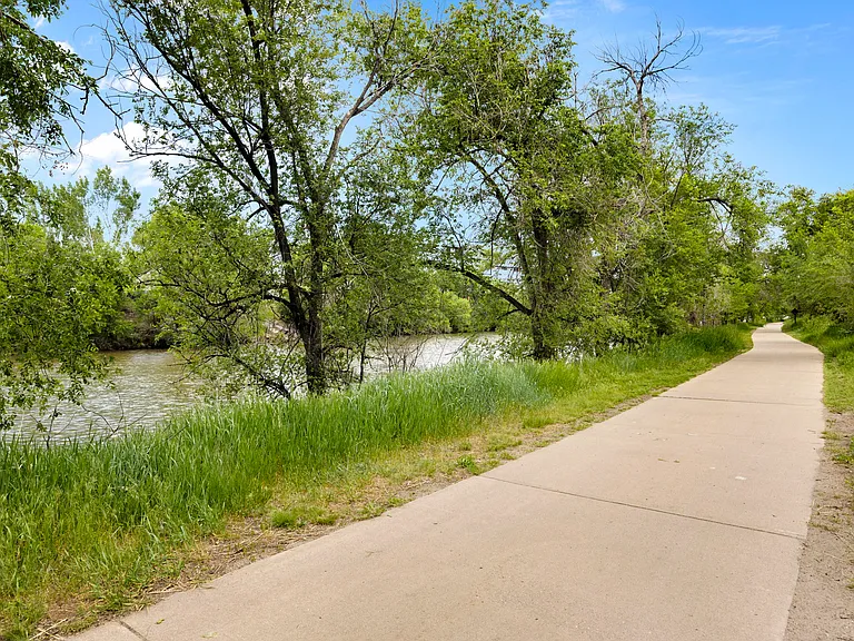 Bike and walking trail right next to the Platte river and steps from Flora