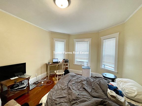 5th image of 227 Holland St #2R