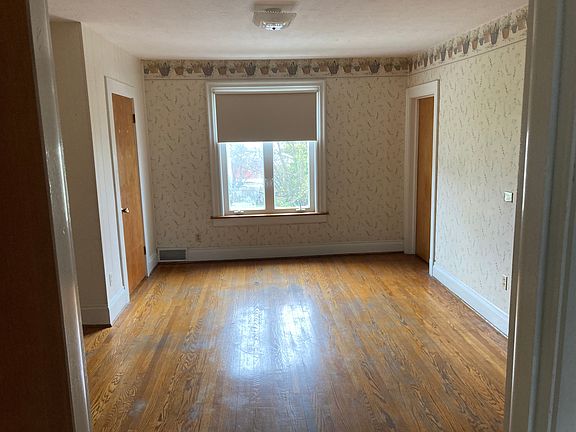 3rd image of 600 Mulberry St