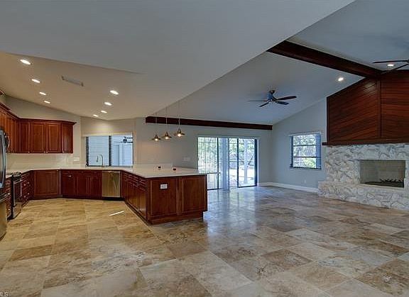 4th image of 14886 American Eagle Ct