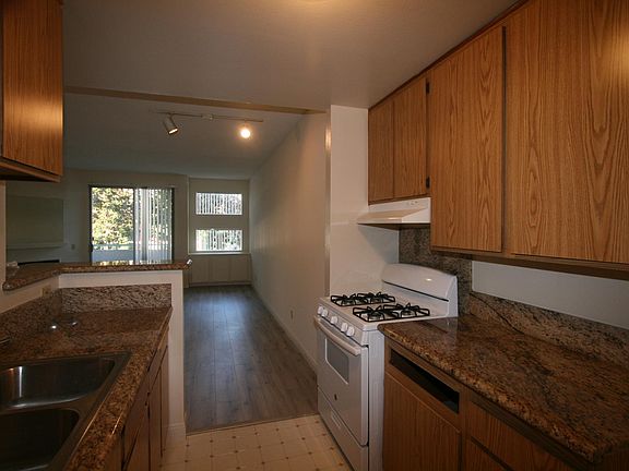 3rd image of 3637 Clarington Ave #111