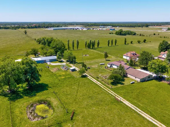 1392 Highway Y, Bolivar, MO 65613