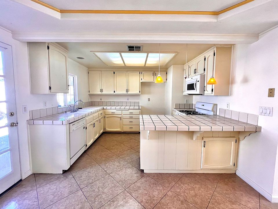 1st image of 2554 Poppy Dr