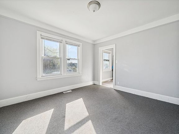 2nd image of 15258 Evanston Ave #15260