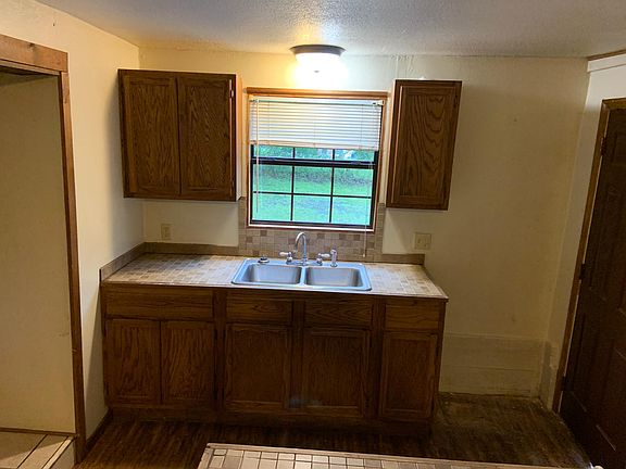 2nd image of 700 W 33rd St #A