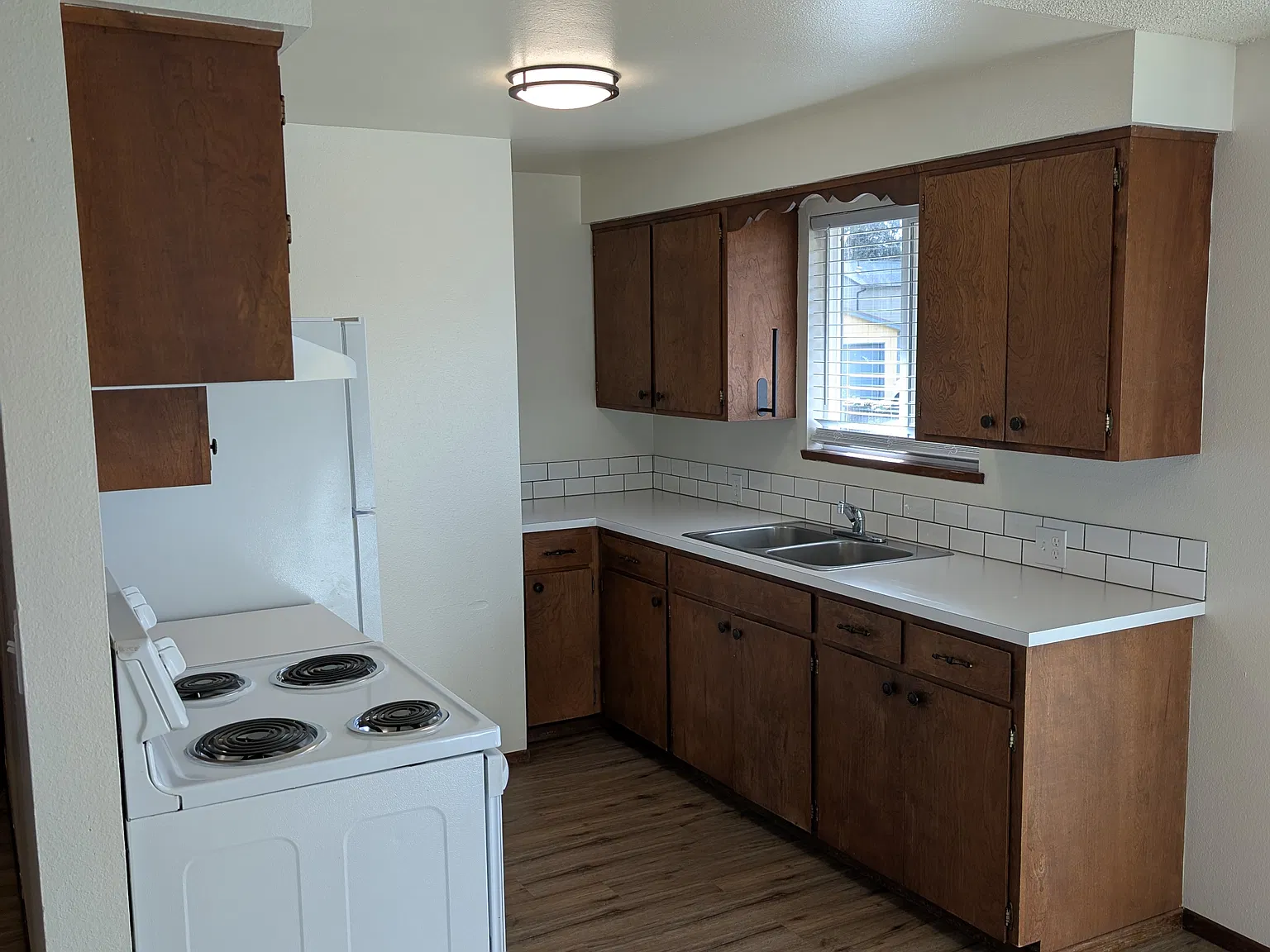 38876 N Main St — Photo 3