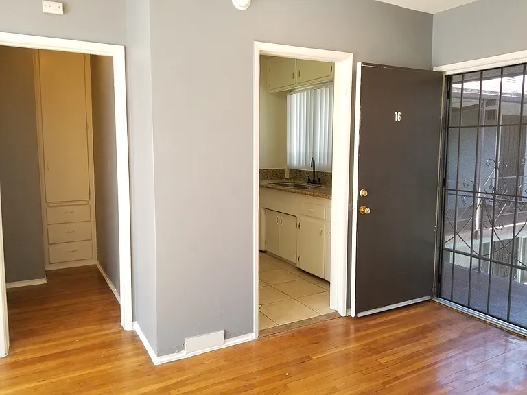 725 S New Hampshire Ave #7 — Photo 8