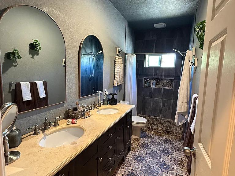 331 Pleasant St — Photo 36