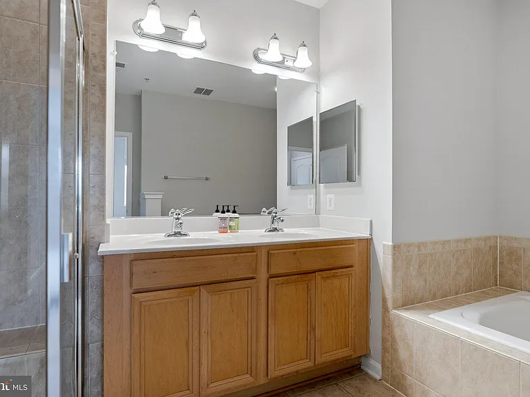 13960 Greendale Dr — Photo 17
