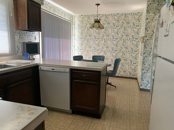 4th image of 1225 Westbury Dr