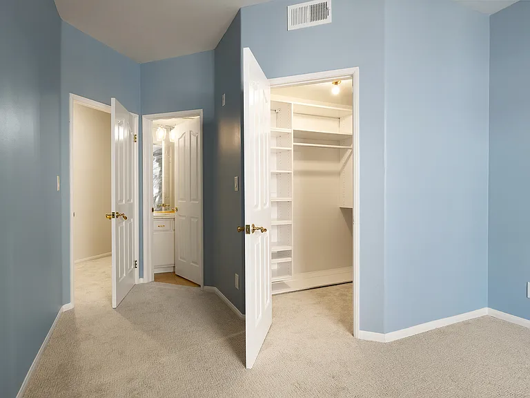 930 N Doheny Dr #415 — Photo 10