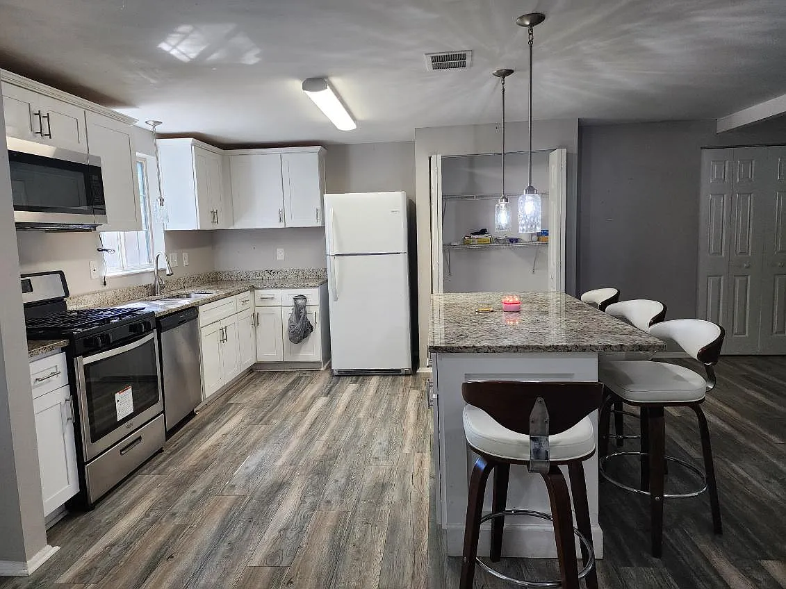 3 bed, 1635 sqft, $2,000 — Photo 3