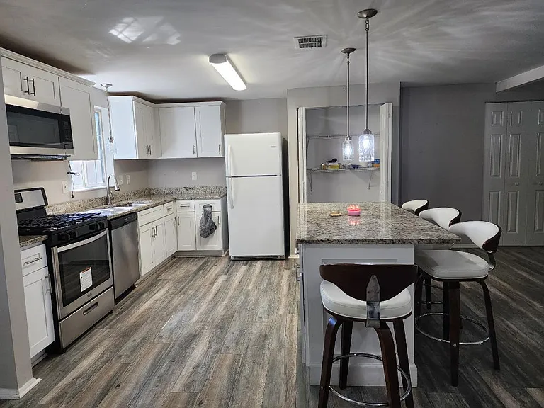 2208 Hopkins Mill Ln — Photo 3