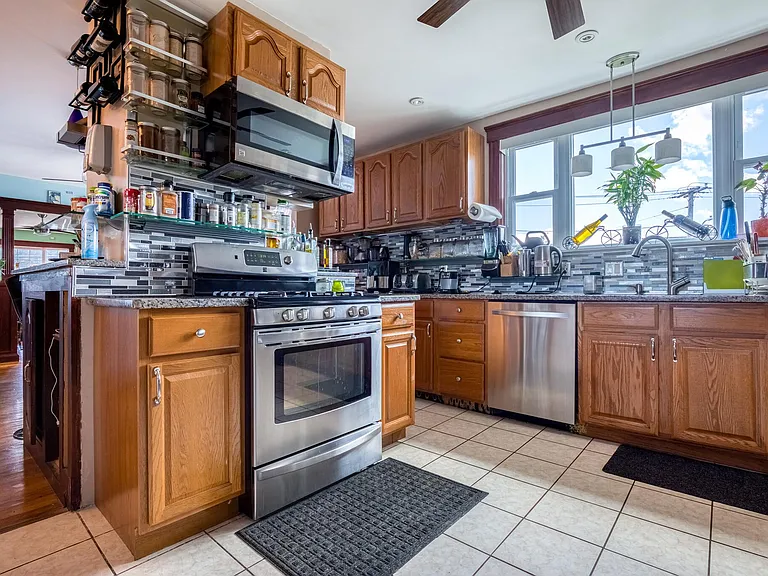 338 Riverside Ave — Photo 11