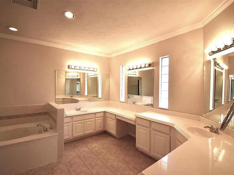 2835 Briarhurst Park — Photo 16
