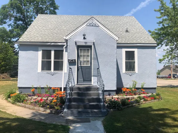 215 3rd St NW, Wadena, MN 56482