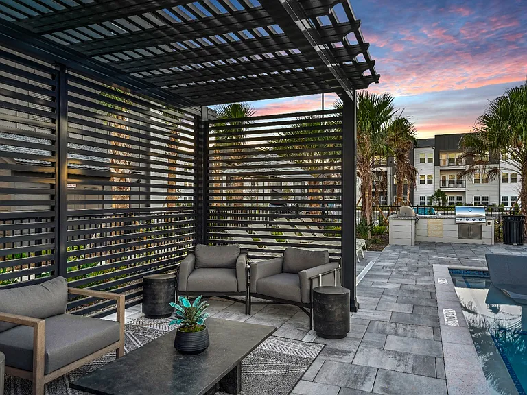 District West — Photo 23