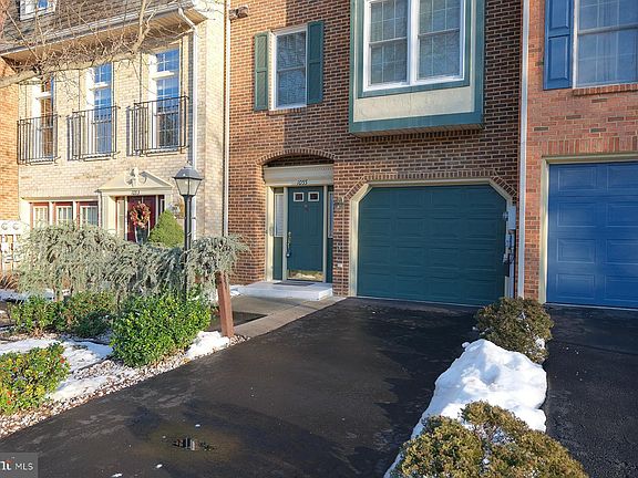 2nd image of 1055 Lindsay Ln