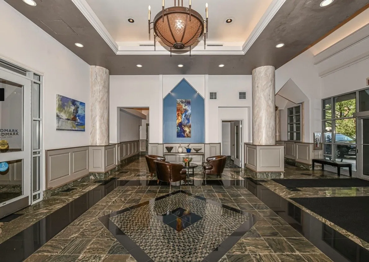 Lobby - 1660 N Prospect Ave #504