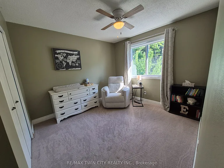 384 Pioneer Dr — Photo 15