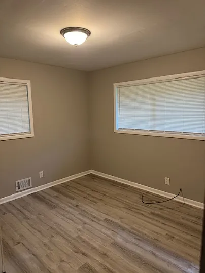 1275 E Washington Ave — Photo 9