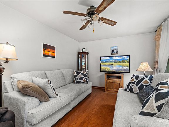 3rd image of 2304 Countryside Ave