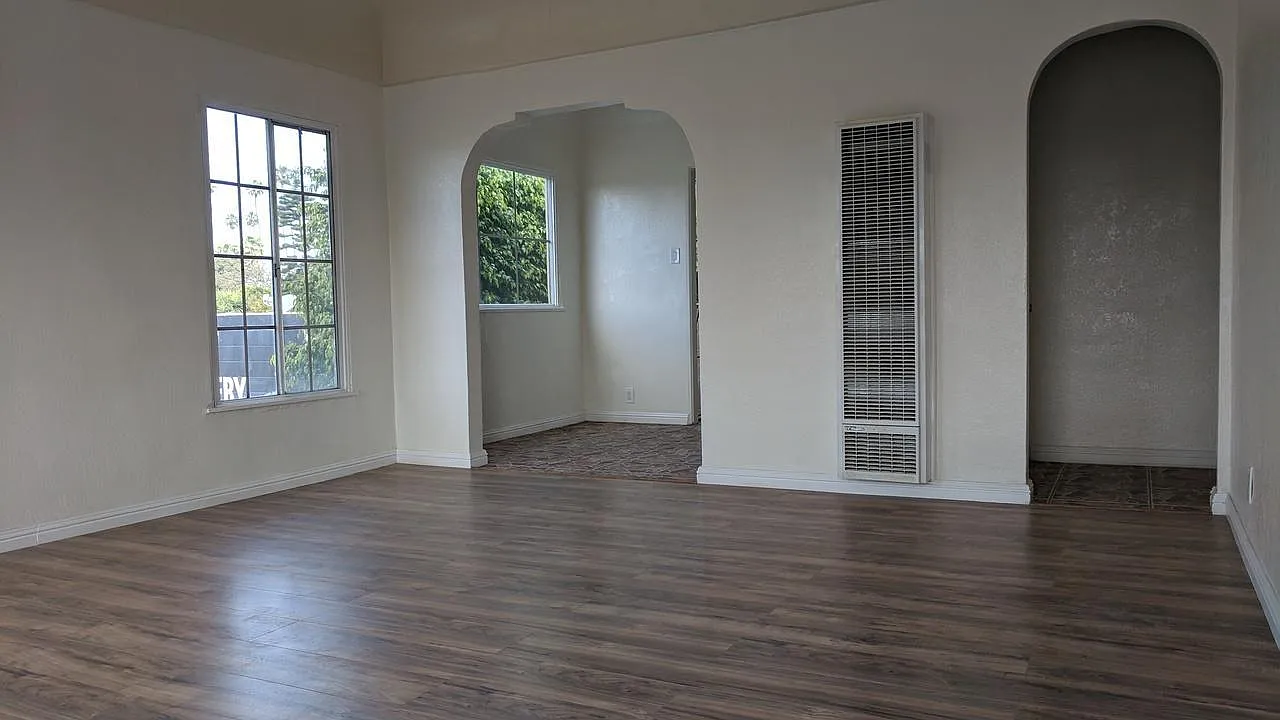333 W Manchester Blvd — Photo 3