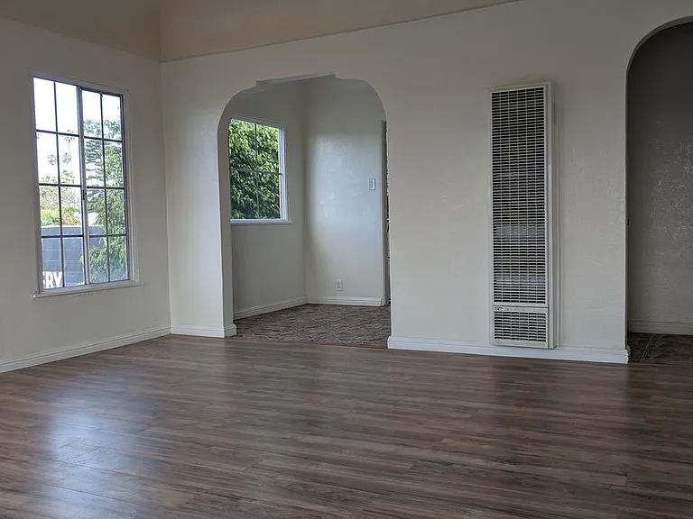 333 W Manchester Blvd #1/2 — Photo 3