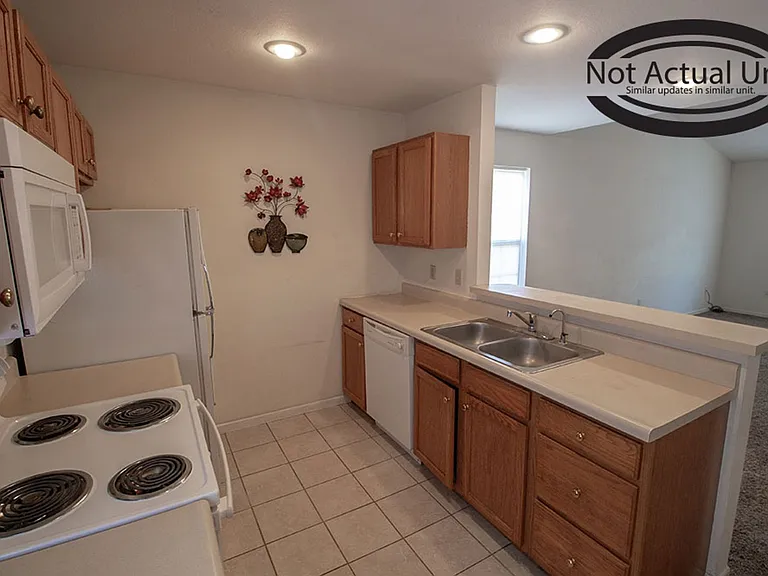 1413-1415 N Frideriki Dr — Photo 12