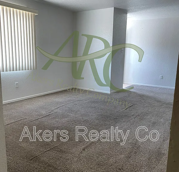 2726 Poplar St #B — Photo 11