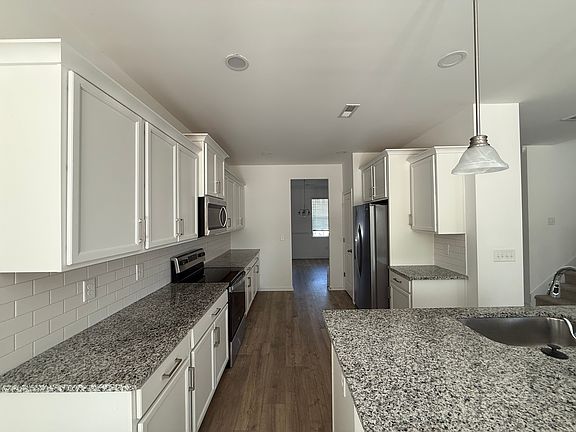 3rd image of 33 Thorne St