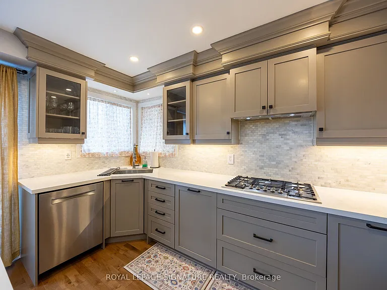 2299 Yorktown Cir — Photo 12