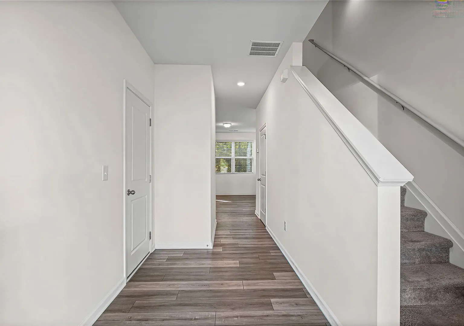 Move In Special - 1 Month Free With A August 31st Move In Date Or Sooner Welcome Home! Beautiful ... — Photo 3