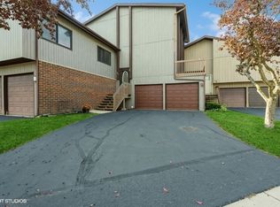 74 Salt Creek Rd, Roselle, IL 60172