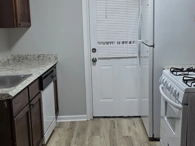 423 Lake Dr #A — Photo 10