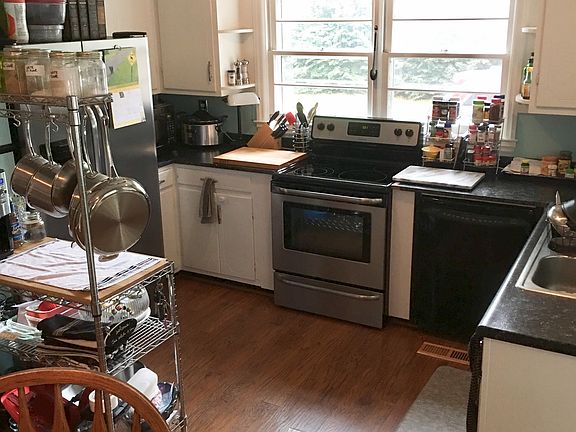 Eat-in Kitchen